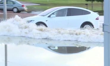 Ô tô điện có thể di chuyển được trong đường ngập lụt không?